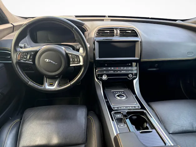 Jaguar XE 2.0 T 300 Sport AWD