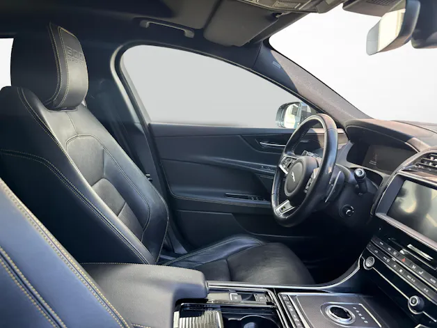 Jaguar XE 2.0 T 300 Sport AWD