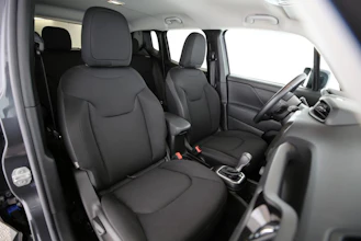 https://vehicle.imgix.net/4344511/d26cce29-2238-4c7d-9f20-1feab44fa1cb.jpg