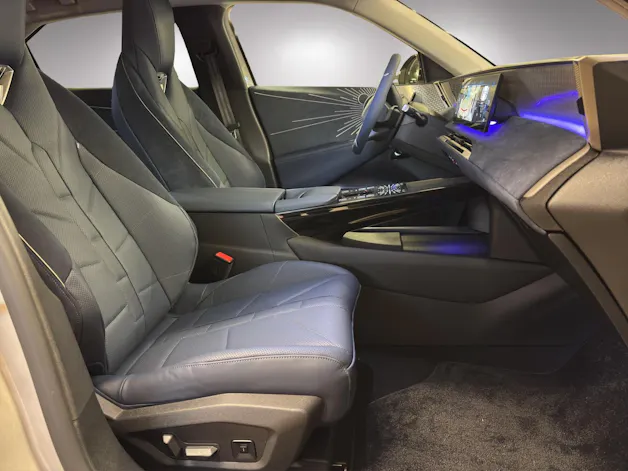 DS Automobiles No8 E-Tense Jules Verne