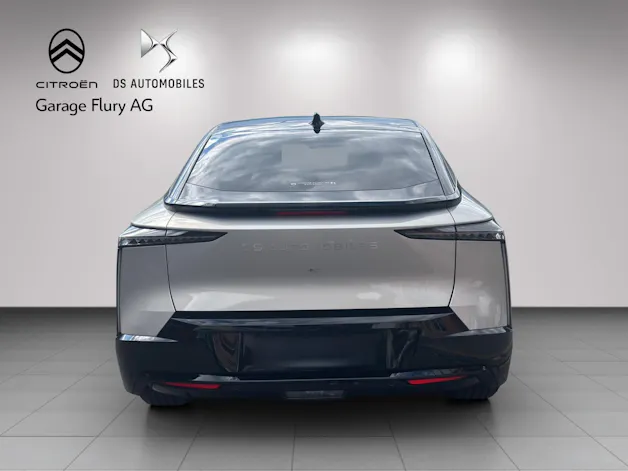 DS Automobiles No8 E-Tense Jules Verne