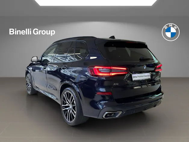 BMW X5 M50i