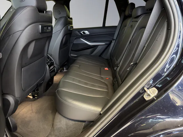 BMW X5 M50i
