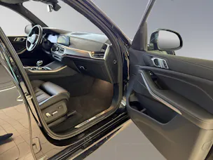 BMW X5 M50i