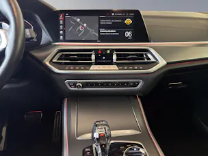 BMW X5 M50i