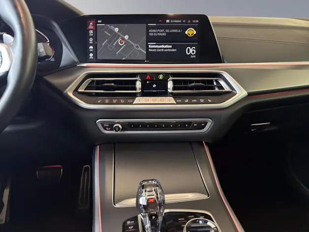 BMW X5 M50i