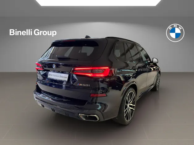 BMW X5 M50i