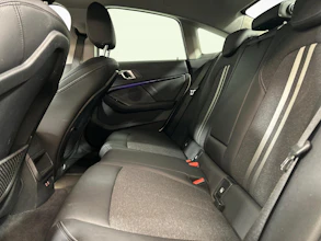 https://vehicle.imgix.net/4344638/df165e61-d69d-4c1f-8641-ff4911418576.jpg