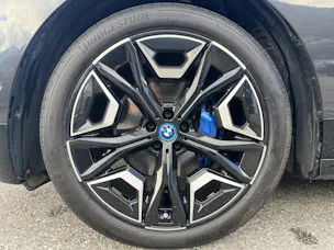 BMW iX xDrive50 (CH)