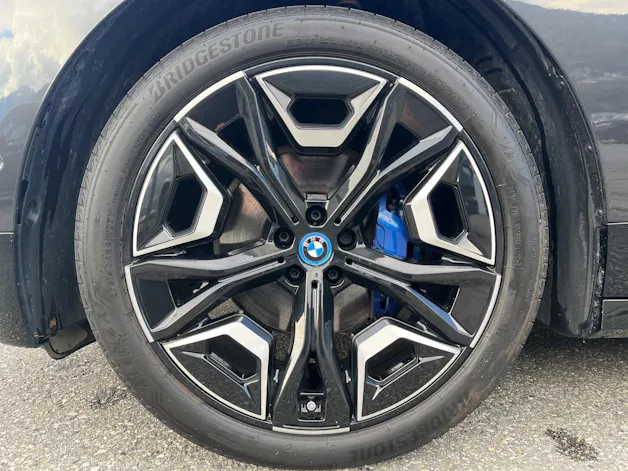 BMW iX xDrive50 (CH)