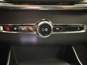 https://vehicle.imgix.net/4344834/d3e7d3e5-ff68-49fe-8449-1d5d0c94bcfc.jpeg