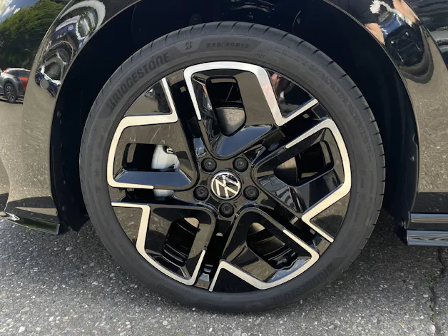 VW Golf VIII 2.0 TSI R-Line DSG 4motion