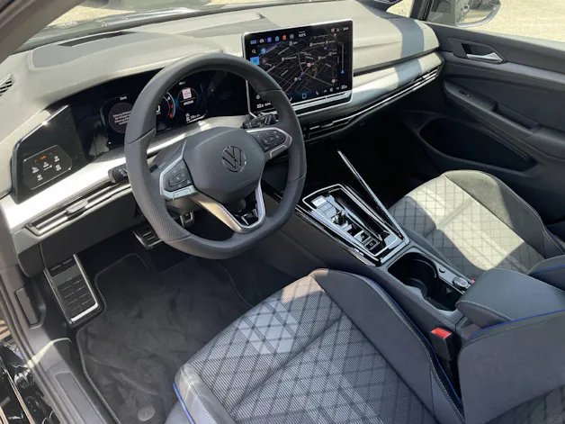VW Golf VIII 2.0 TSI R-Line DSG 4motion