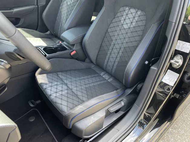 VW Golf VIII 2.0 TSI R-Line DSG 4motion