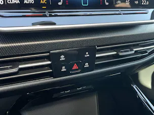 VW Golf VIII 2.0 TSI R-Line DSG 4motion
