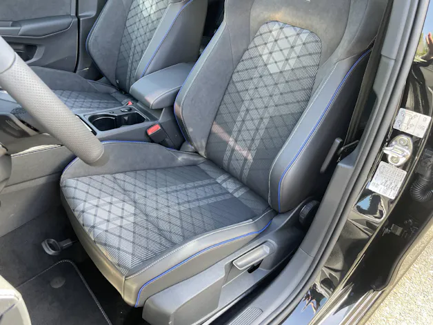VW Golf VIII 2.0 TSI R-Line DSG 4motion