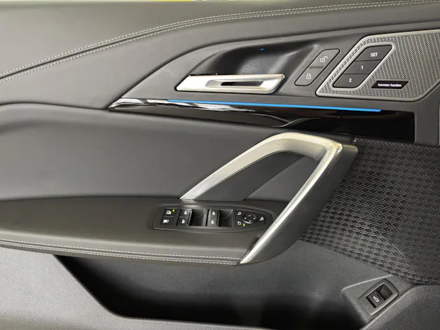 BMW X1 30e xDrive paddles
