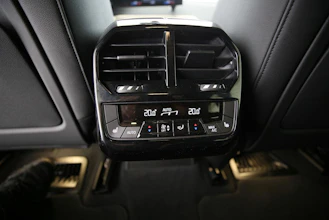 https://vehicle.imgix.net/4344981/ccef840d-8640-4dd4-921d-5c7a5e40629d.jpg