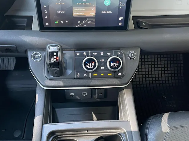 Land Rover Defender 90 3.0 D I6 S