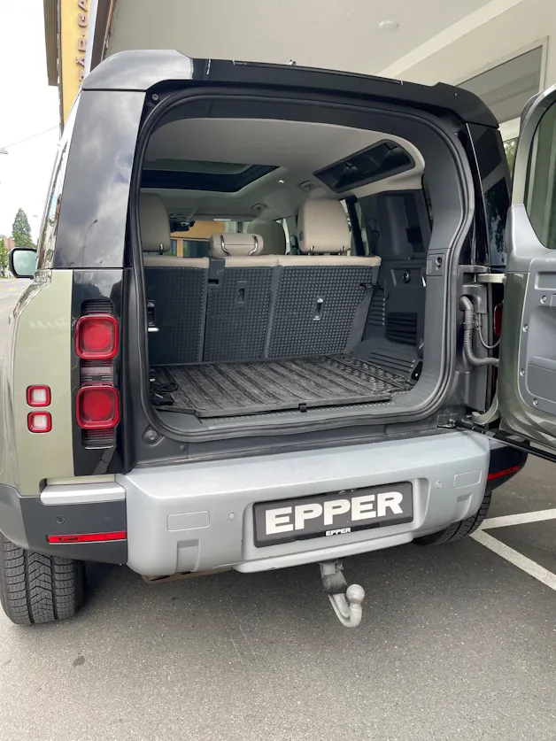 Land Rover Defender 110 2.0 SD4 240 First Edition