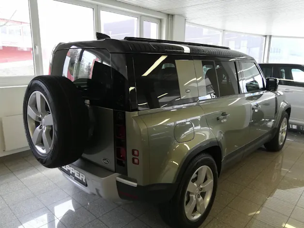 Land Rover Defender 110 2.0 SD4 240 First Edition