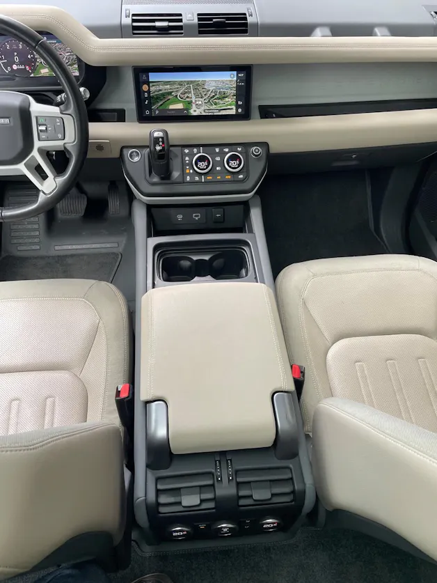 Land Rover Defender 110 2.0 SD4 240 First Edition