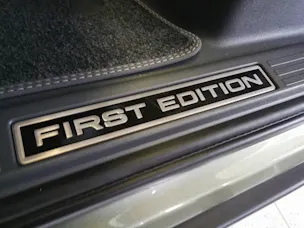 Land Rover Defender 110 2.0 SD4 240 First Edition