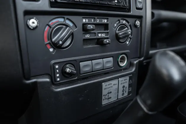 Land Rover Defender 90 2.4 Tdi ST