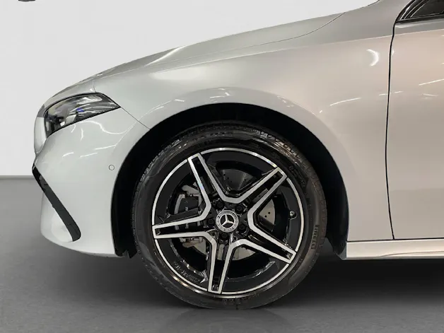 Mercedes-Benz A 250 e AMG Line Limousine