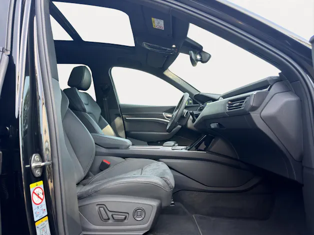 Audi e-tron 55 S line Black Edition 408PS