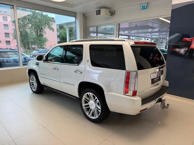 Cadillac Escalade 6.0 Hybrid Platinum Edition