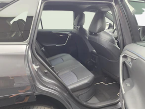 https://vehicle.imgix.net/4346109/a29a2318-f010-44ad-a8a4-0a490f87f848.jpg