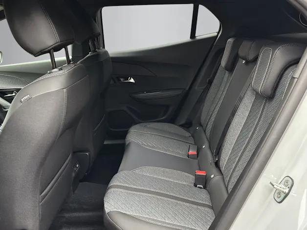 Peugeot 2008 1.2 Hybrid 145 Allure Premium