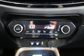 https://vehicle.imgix.net/4346338/8674f93d-54cd-4917-9386-ba60e988a534.jpg