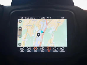 Fahrzeugbild JEEP Renegade 1.3 S 4xe + Ruote invernali incluse