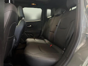 https://vehicle.imgix.net/4346550/eeab222e-8bf1-4856-adc2-114f655f4c72.jpg