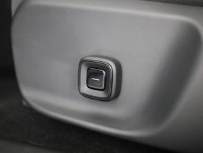 https://vehicle.imgix.net/4346626/c9eee637-1f48-4791-8fde-55c1732330b8.jpg