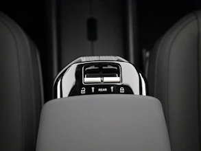https://vehicle.imgix.net/4346626/f1eeda53-2c44-4dc7-9a23-81183c40b054.jpg