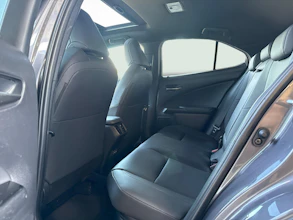 https://vehicle.imgix.net/4346756/d7f4fa44-7da6-492b-b11f-32e7da115522.jpg
