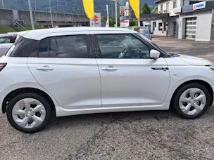 Suzuki Swift 1.2 Sakura Hybrid