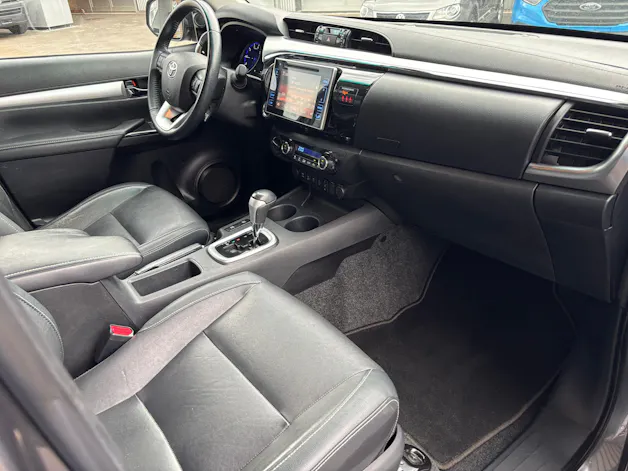 Toyota Hilux 2.4 D-4D Sol Premium