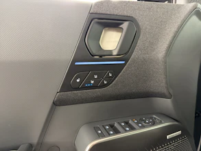 https://vehicle.imgix.net/4346811/9fd5705b-9735-49bd-9f01-dee309c6736c.jpg