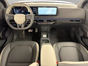 https://vehicle.imgix.net/4346811/e100ec65-d4d4-436e-90a6-7c07f9cbda88.jpg