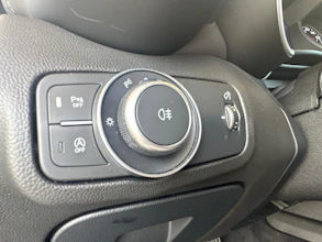 https://vehicle.imgix.net/4346827/4b3a426a-b353-4862-a590-26980f79dccb.jpg