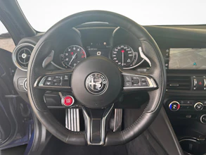 https://vehicle.imgix.net/4346827/b1695e4e-befc-4388-8563-4ed9d224b4d6.jpg