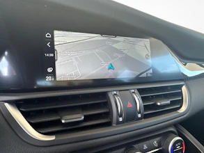 https://vehicle.imgix.net/4346827/d4f4b655-20ee-46c0-bb8f-ad9b729784f7.jpg