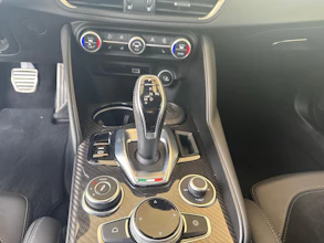 https://vehicle.imgix.net/4346827/feb06314-ce29-4cb8-84cc-24549e19c890.jpg