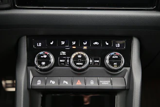 https://vehicle.imgix.net/4346986/a8988fd7-9625-4b7c-822d-365229a5e3a3.jpg