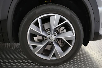 https://vehicle.imgix.net/4346986/c0a58c78-c44a-42e7-a924-3564c3665307.jpg