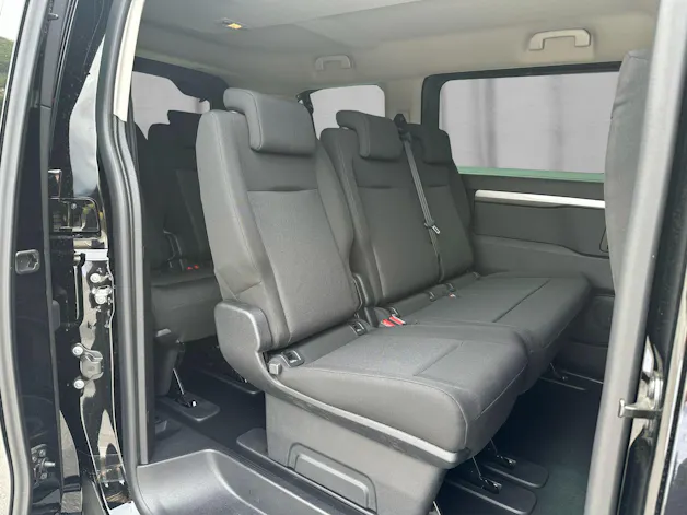 Peugeot Traveller Standard 2.2 BlueHDi 180  Family Edition S/S